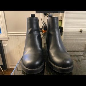 boots for women size 36 brand H&M and small black bag for women brand new look